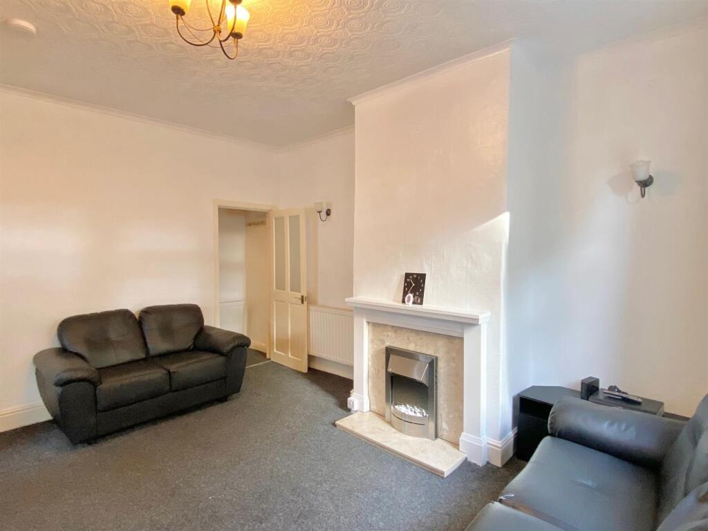 House in Huddersfield - View 2