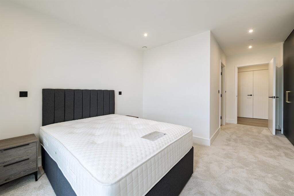 Apartment in London, TwelveTrees Park, West Ham - More