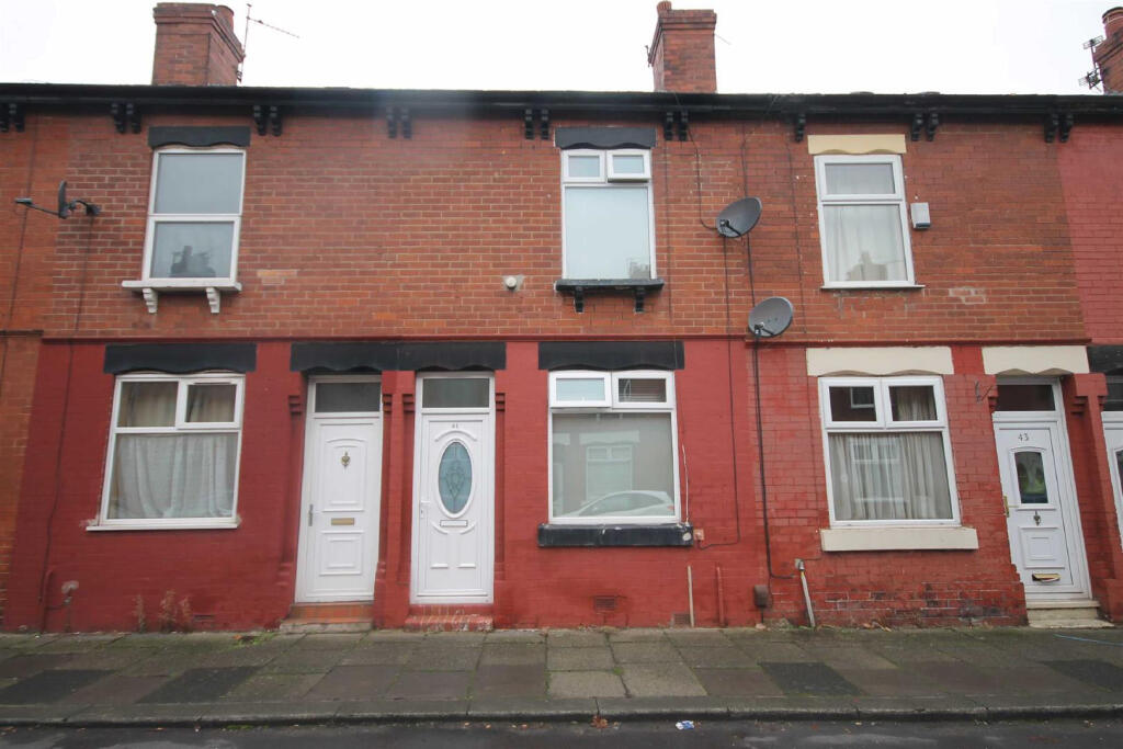 Main image of property: Oak Grove, Manchester, M41
