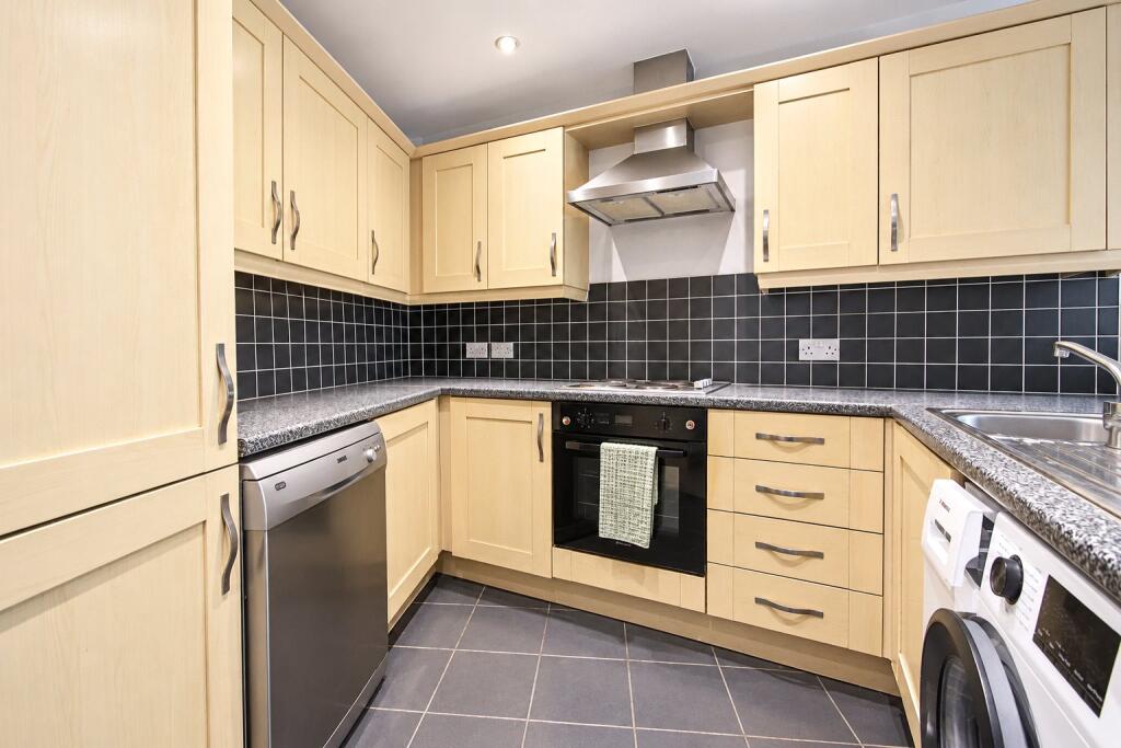 Iliffe Close, Reading, Berkshire, RG1 - View 2