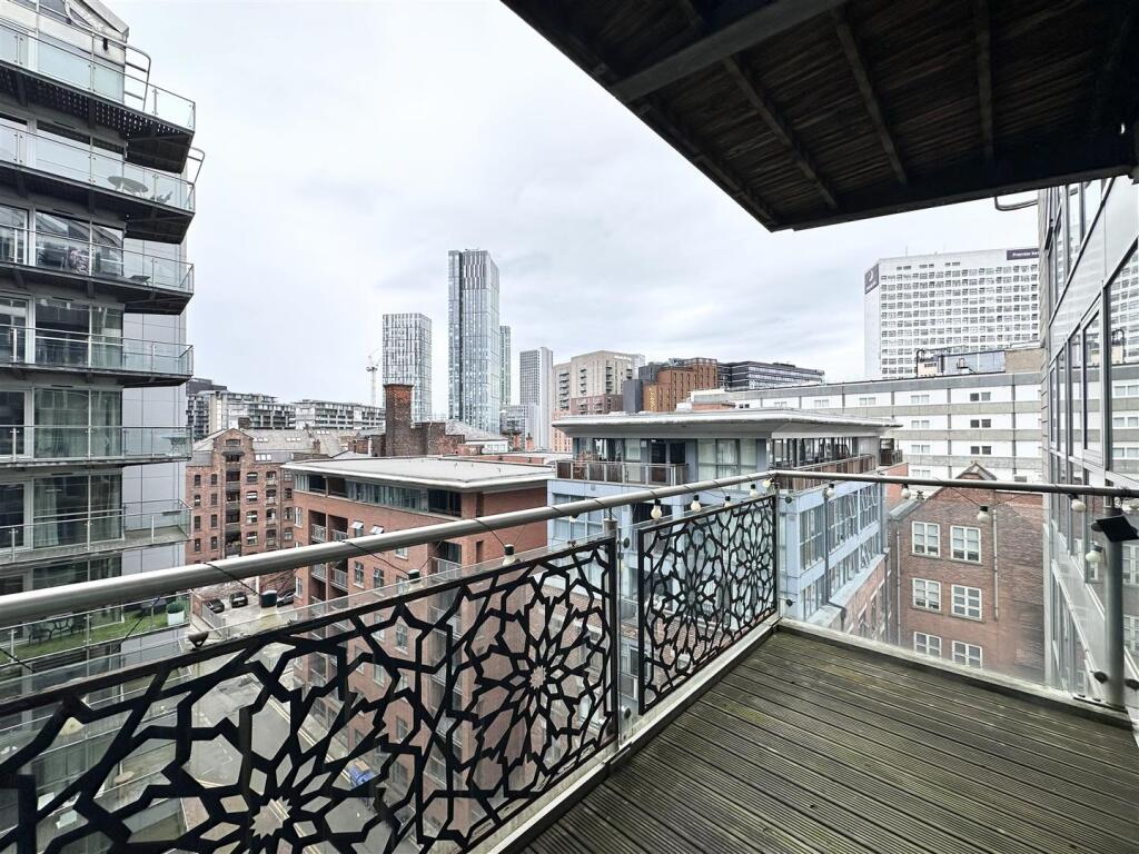 House in Salford, Trinity, Lower Broughton - More