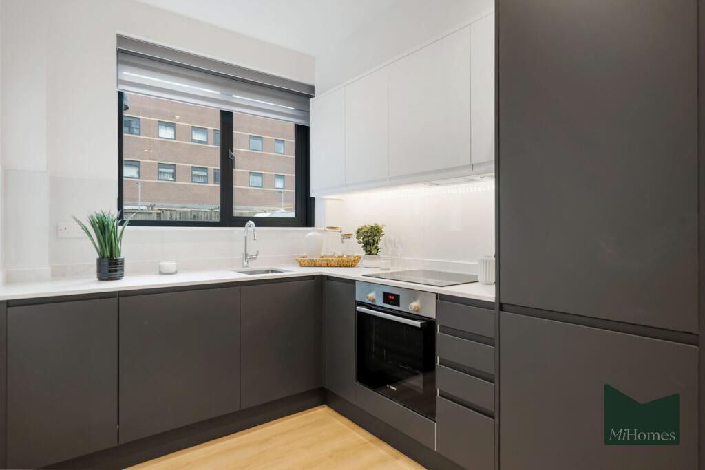 Apartment in Slough - View 4