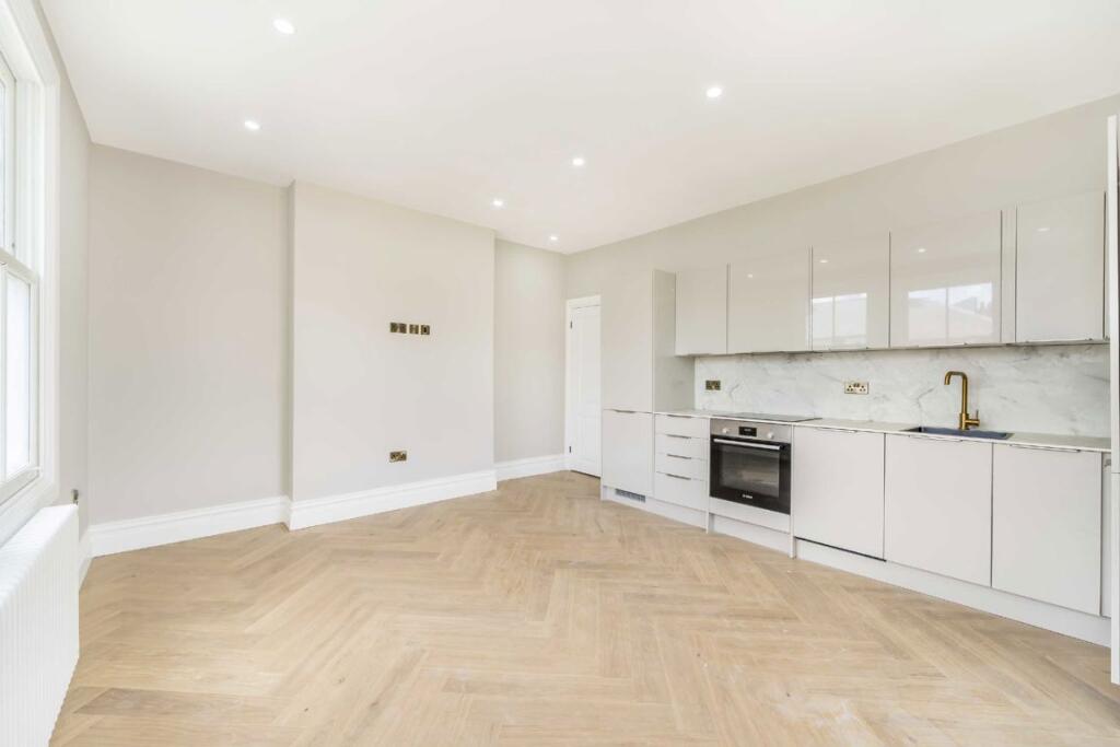 Apartment in London, Silchester Estate, North Kensington - View 4