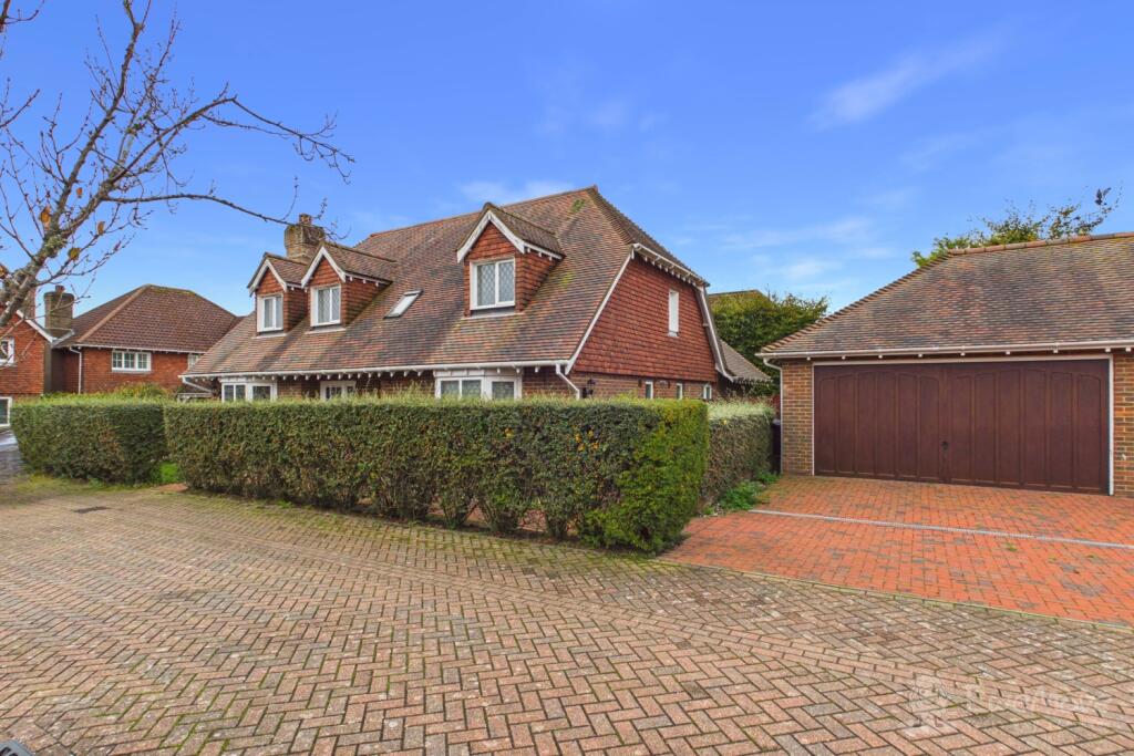 5-bed detached on Petrel Way, Hawkinge, CT18, £575,000