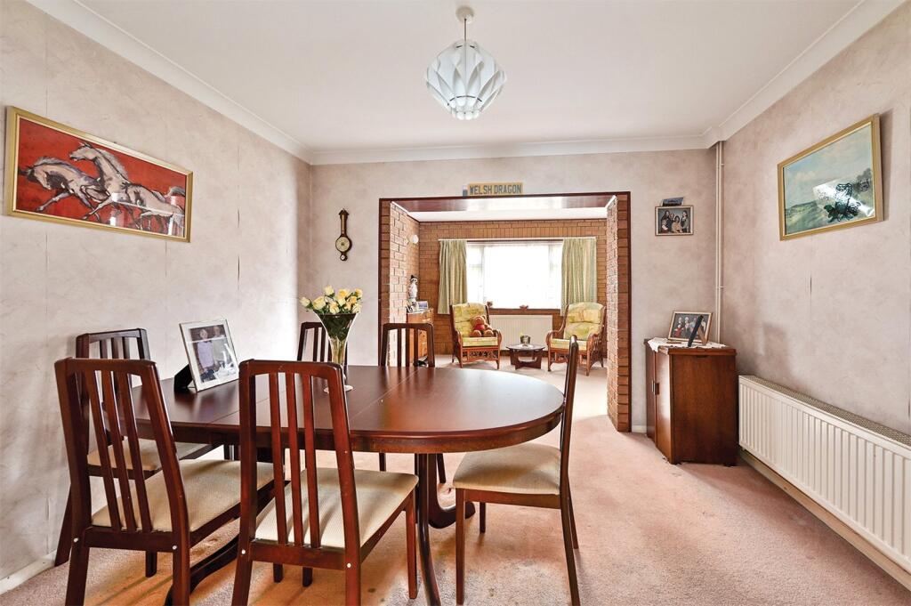 Lucas Close, Yateley, Hampshire, GU46 photo 4