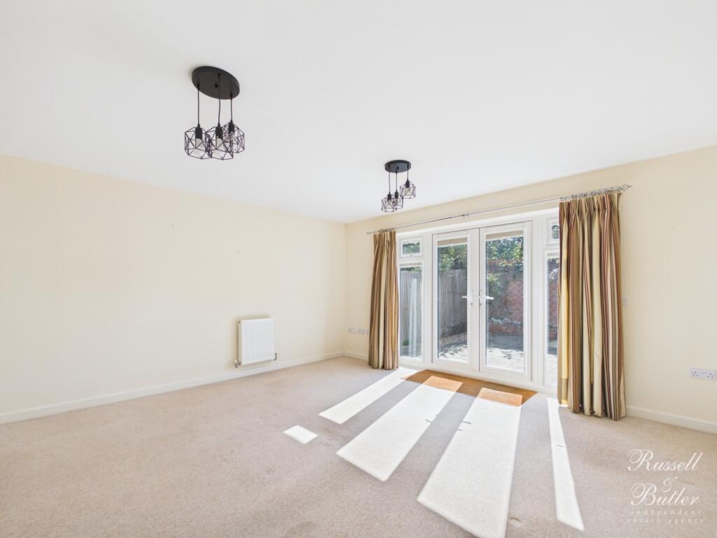 Walnut Tree Close, Winslow, Buckinghamshire, MK18 photo 3
