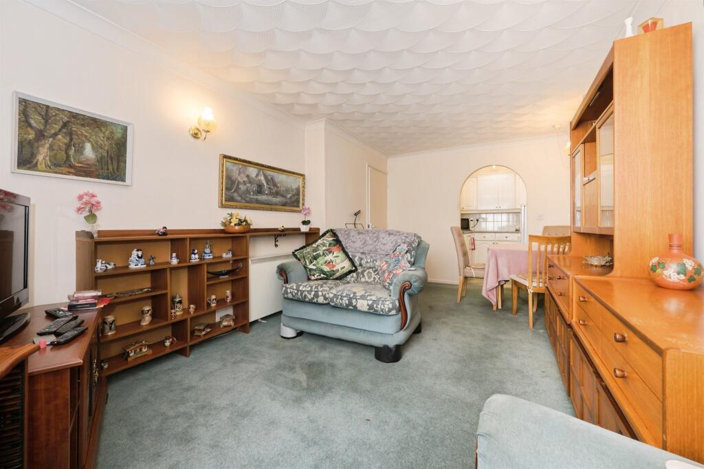 Apartment in Southampton - View 3