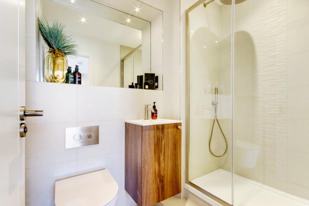 Apartment in Sevenoaks, St John's - More