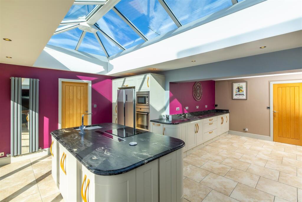 House in Leeds, Pendas Fields, Manston - View 3