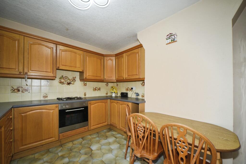 House in Orpington, St Paul's Cray - More