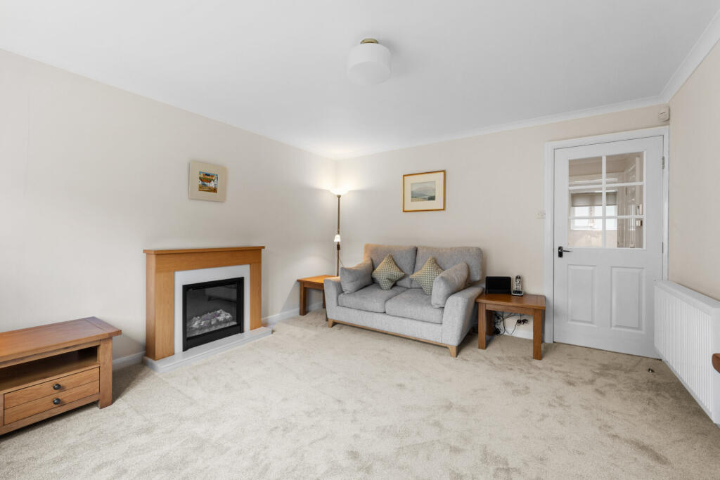 Apartment in Clarkston, Riverside, Netherlee - View 2