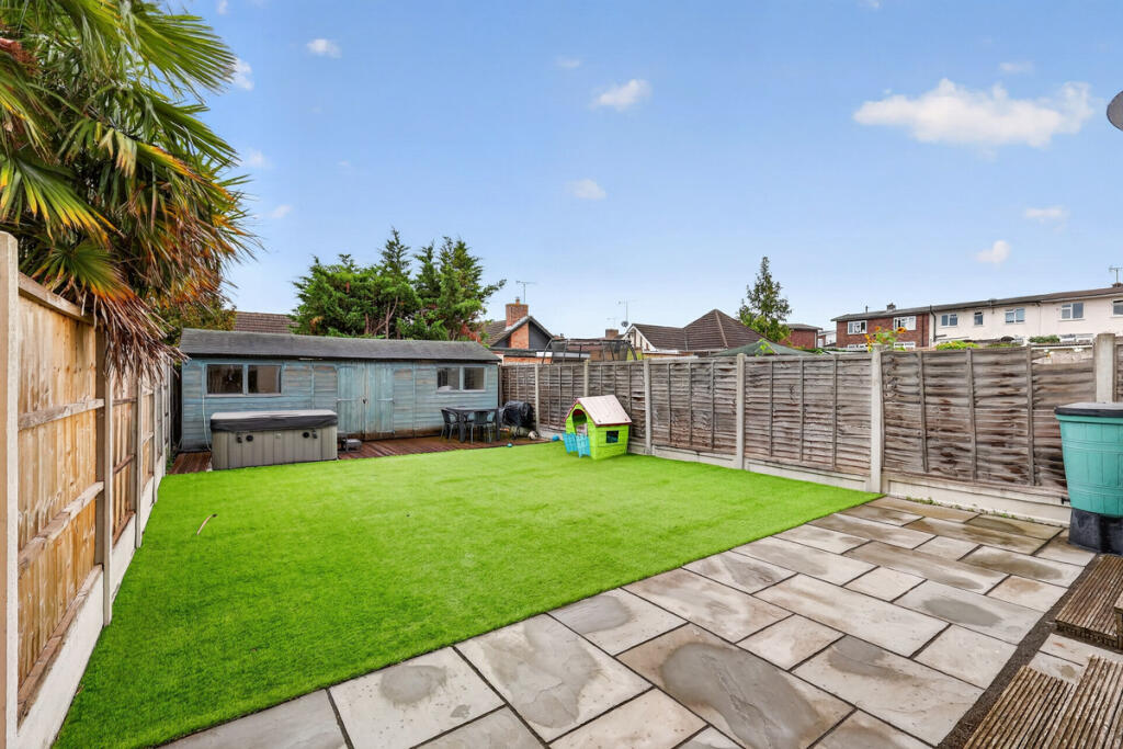 House in Castle Point, Benfleet - View 4