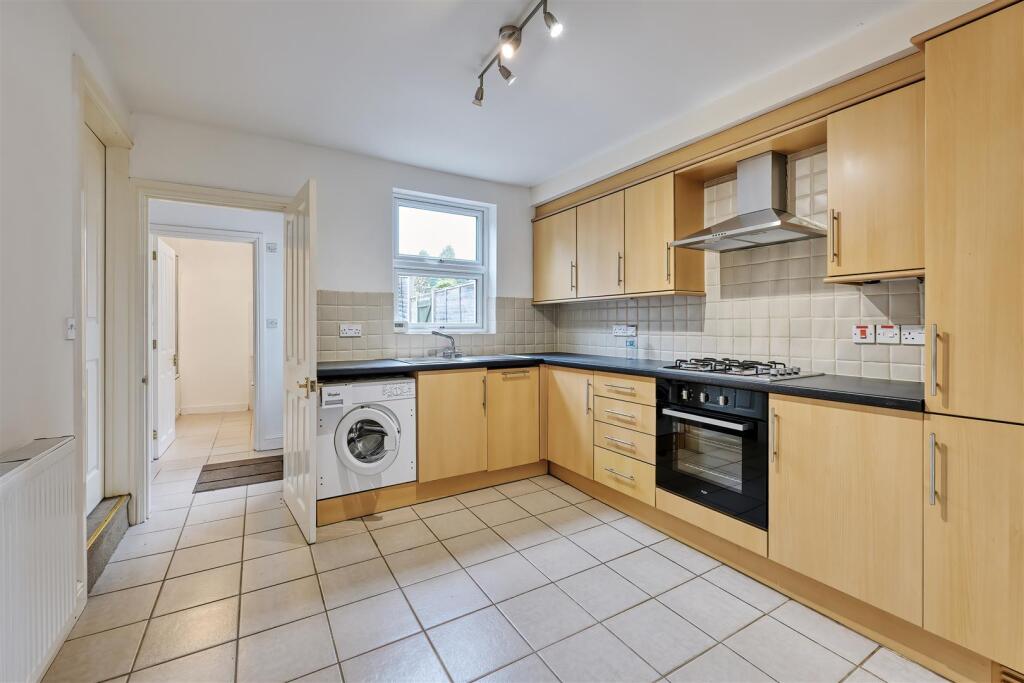 Gordon Road, Oundle, Peterborough, Northamptonshire, PE8 photo 2