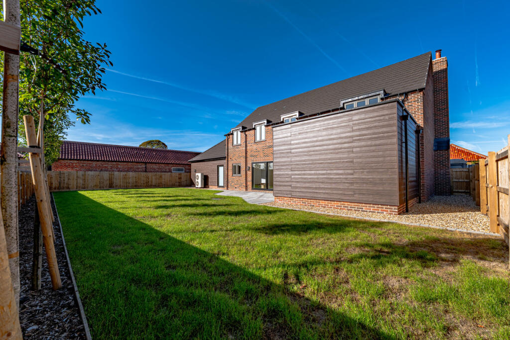 House in Lincoln - More