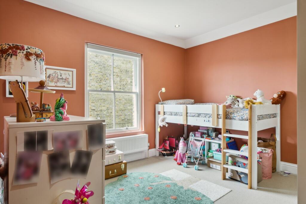 Apartment in London - More