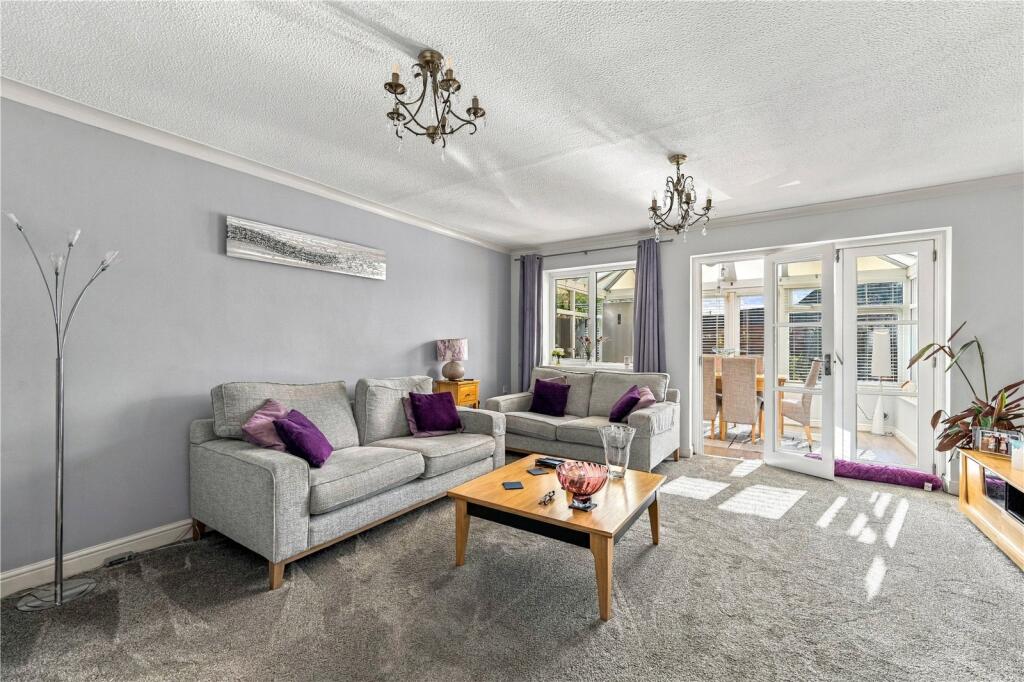 House in London, Hampton - View 2