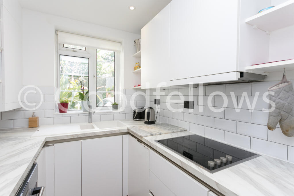 Apartment in Sutton - View 2