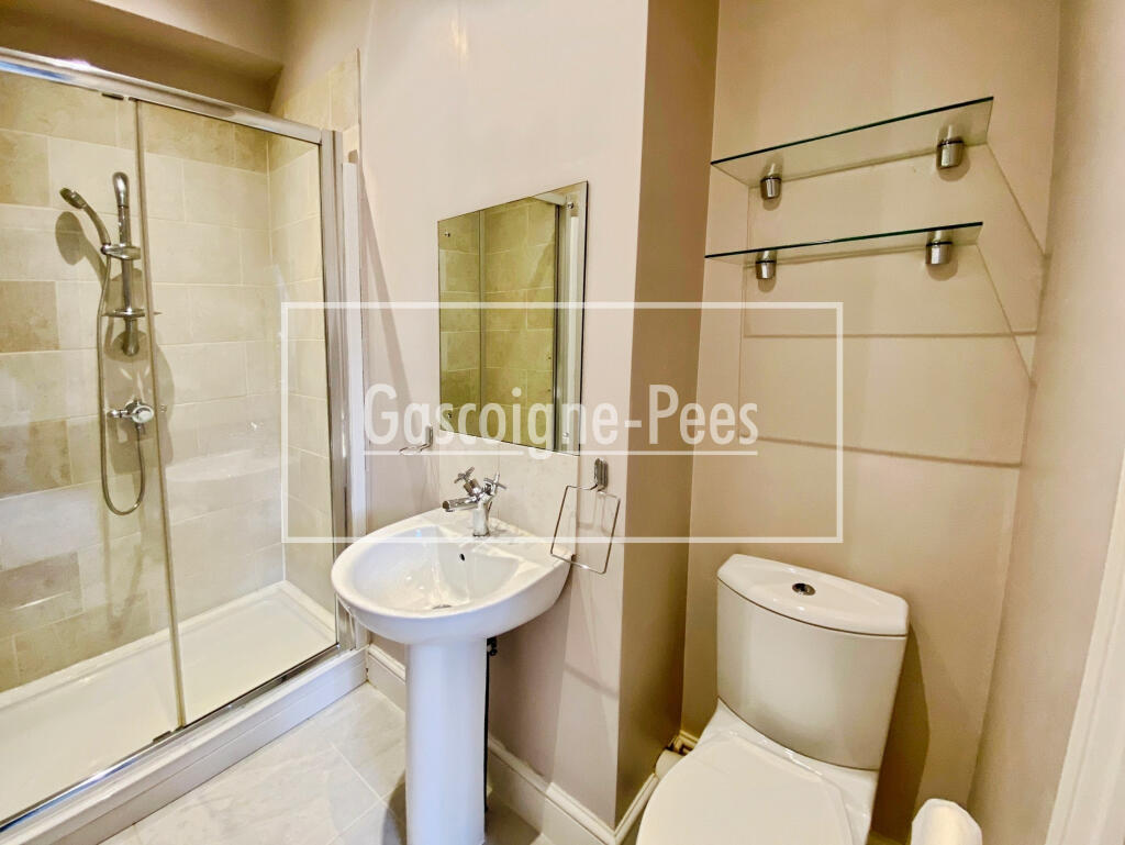 Apartment in Guildford, Surrey - More