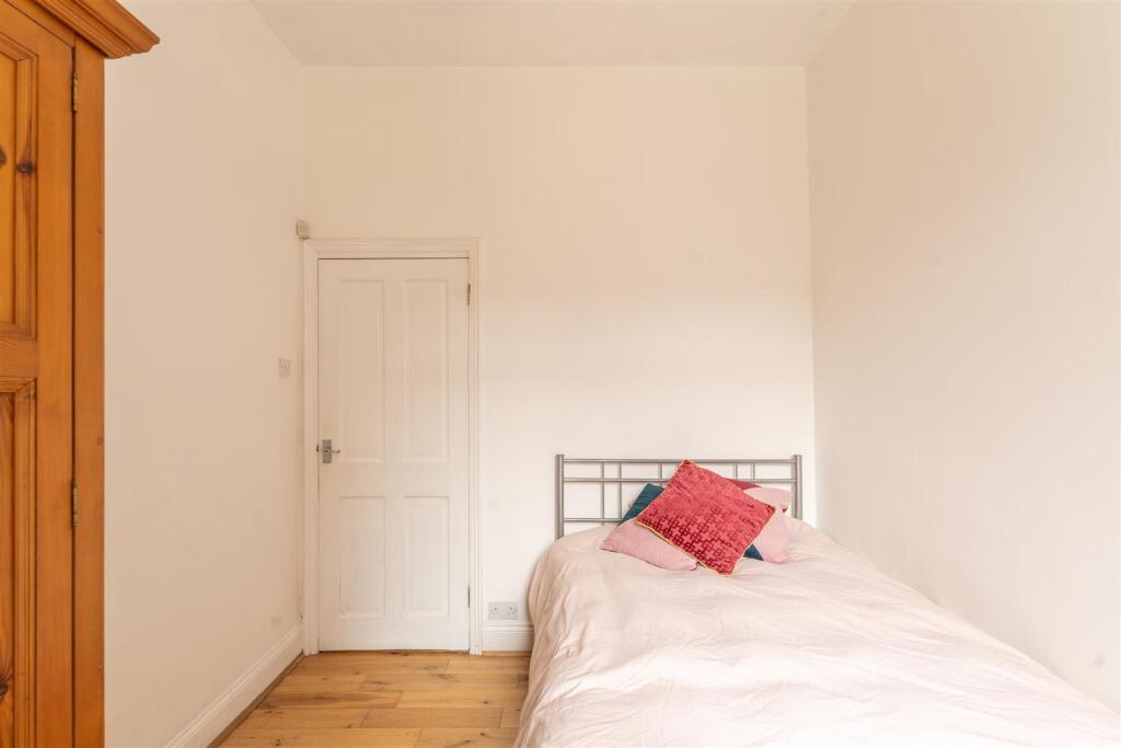 Apartment in Newcastle upon Tyne, South Gosforth - View 5