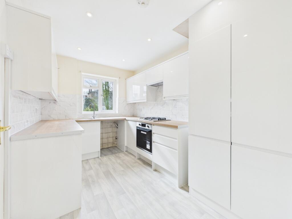 Curzon Court, Beckenham Grove, Bromley, Kent, BR2 photo 3