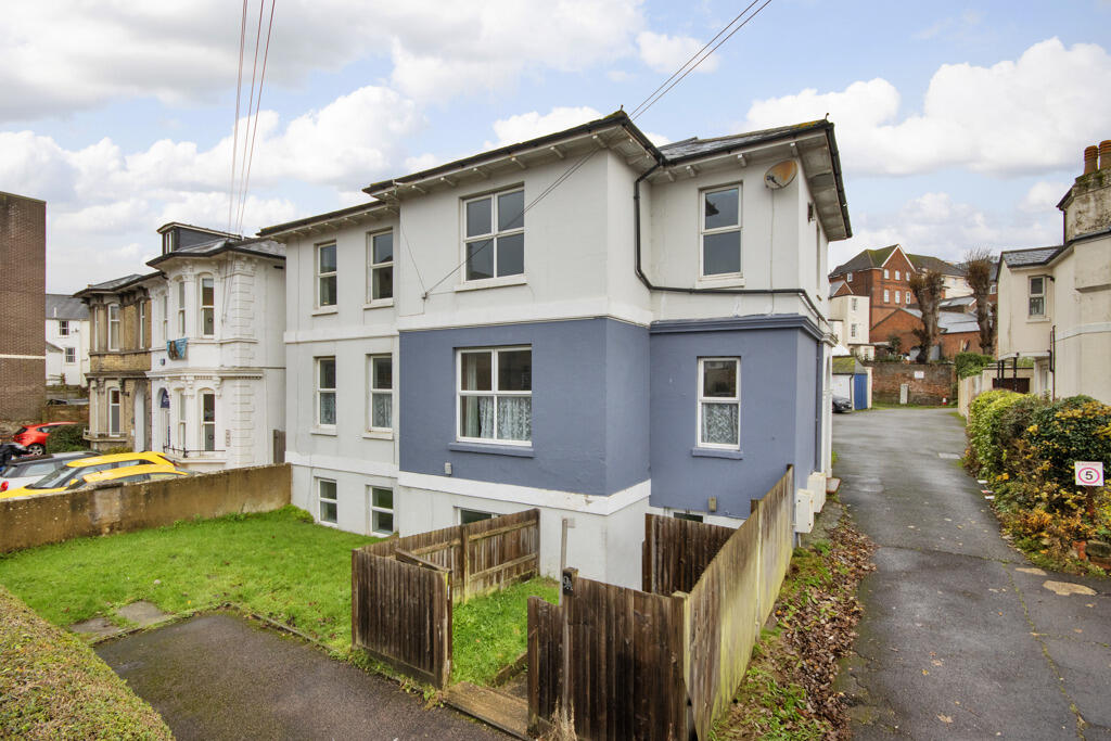 Main image of property: 9, Upper Grosvenor Road, Tunbridge Wells, Kent, TN1 2DU