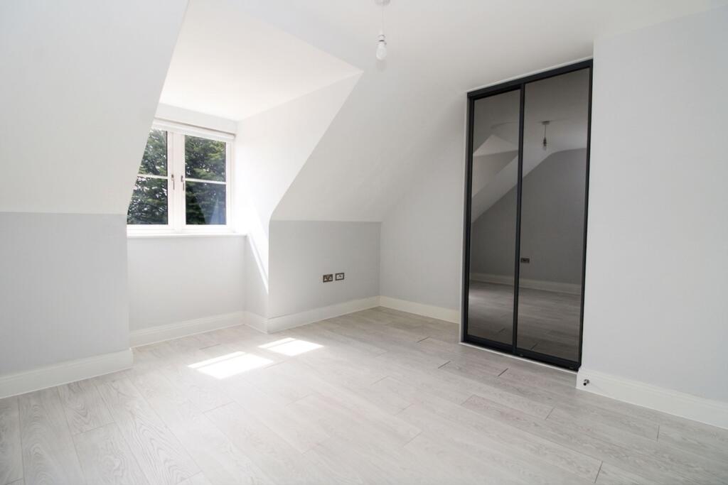 352 Amersham Road, Hazlemere, HP15 - View 6