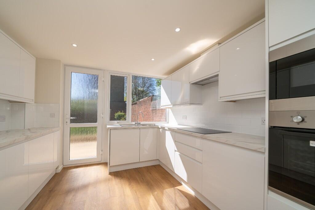 House in Dacorum, The Planets, Adeyfield - View 3