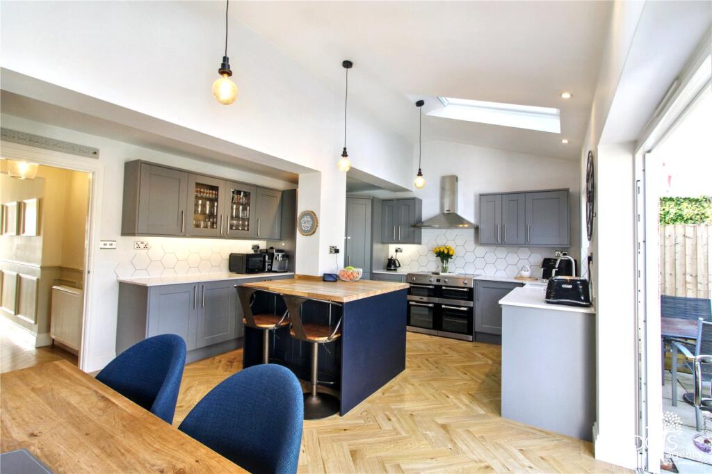 Westfield Road, Thatcham, Berkshire, RG18 - View 2
