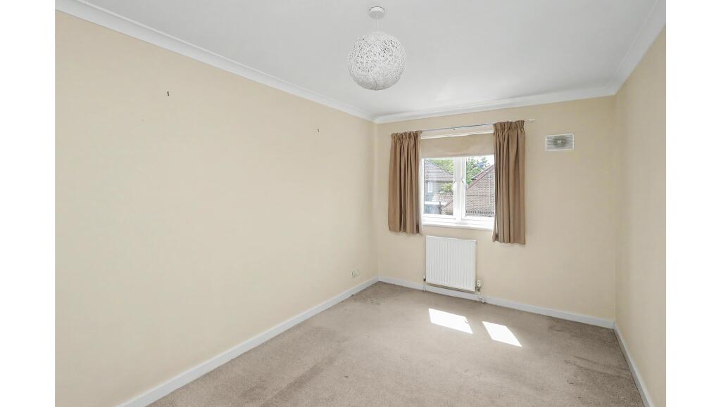 Apartment in London, Chingford Mount, Highams Park - More