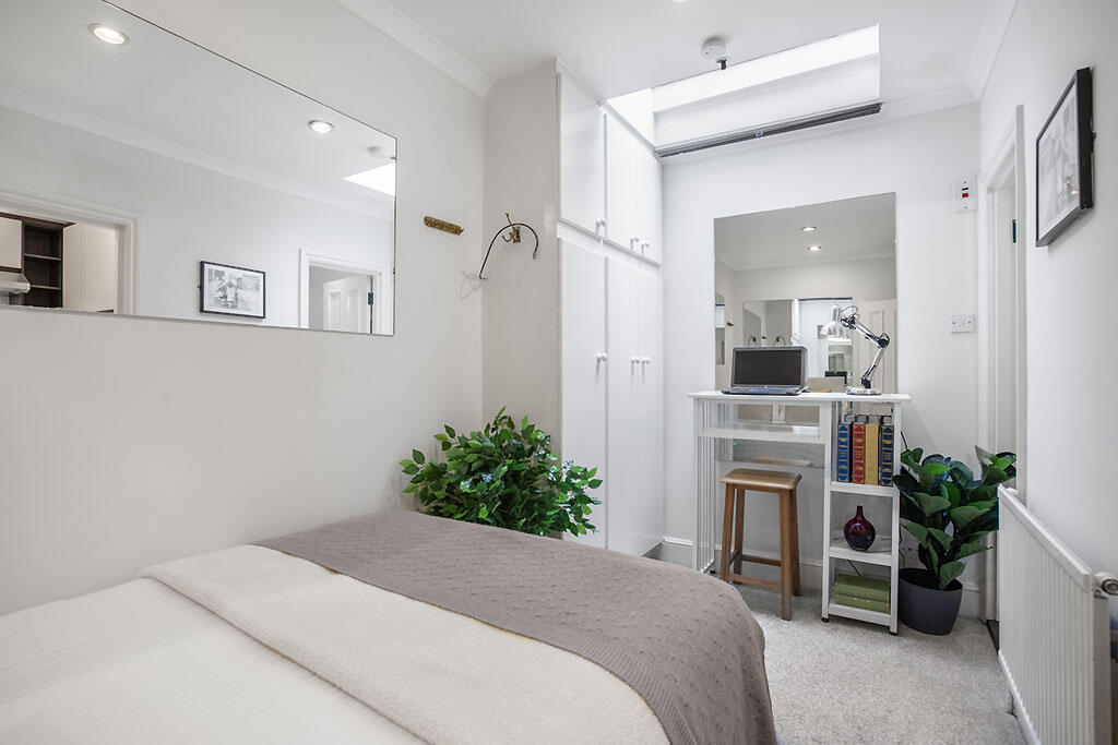 Apartment in London - View 3