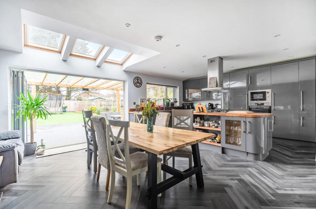 Colebrook Road, Colview, Swindon, SN3 photo 2