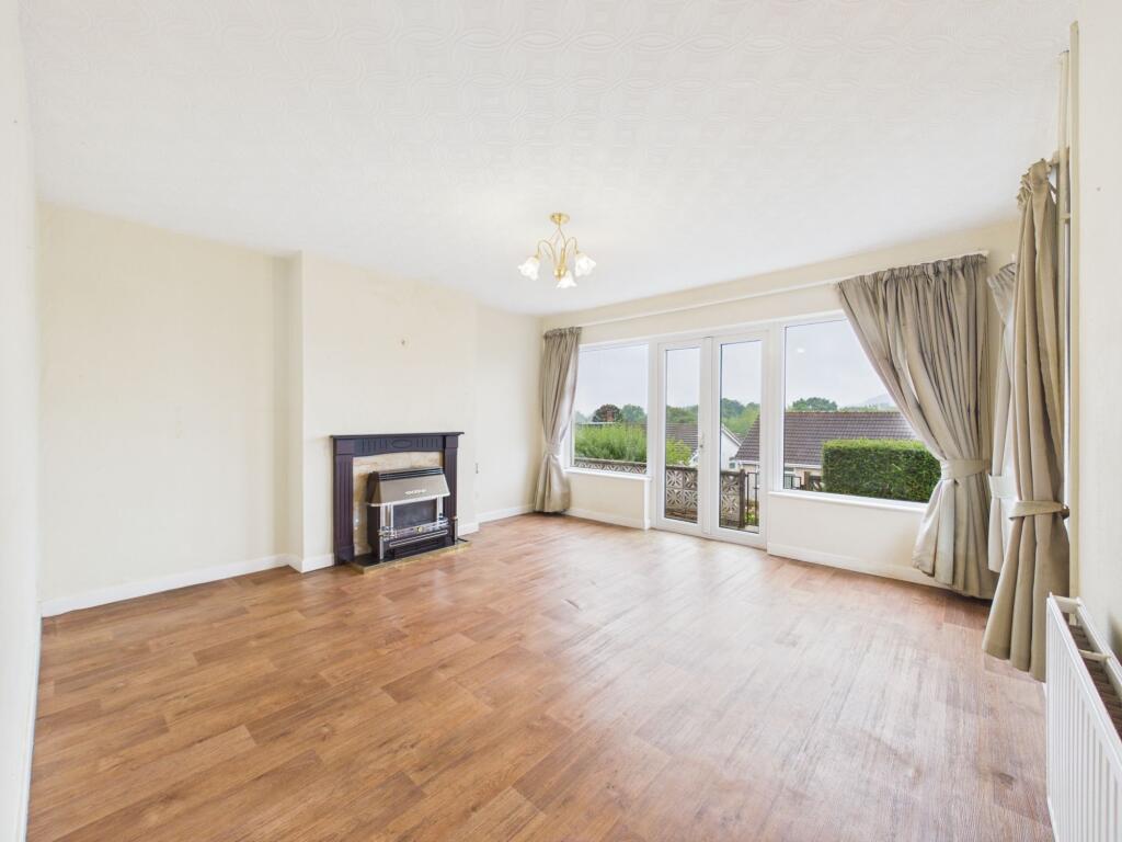 House in Gilwern, Llanelly - More