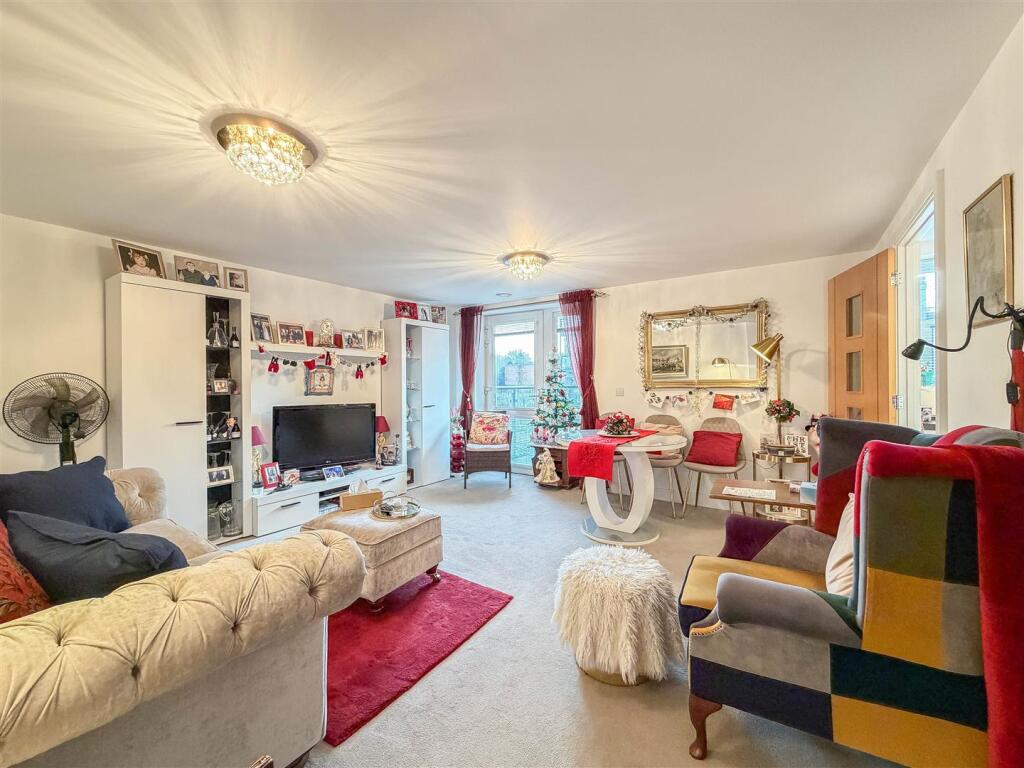 2-bed other on Pegs Lane, Hertford, £450,000
