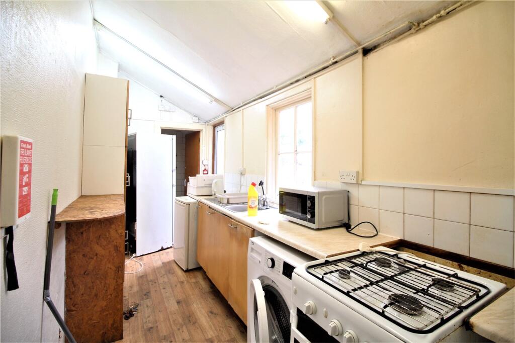 6 bedroom house for rent