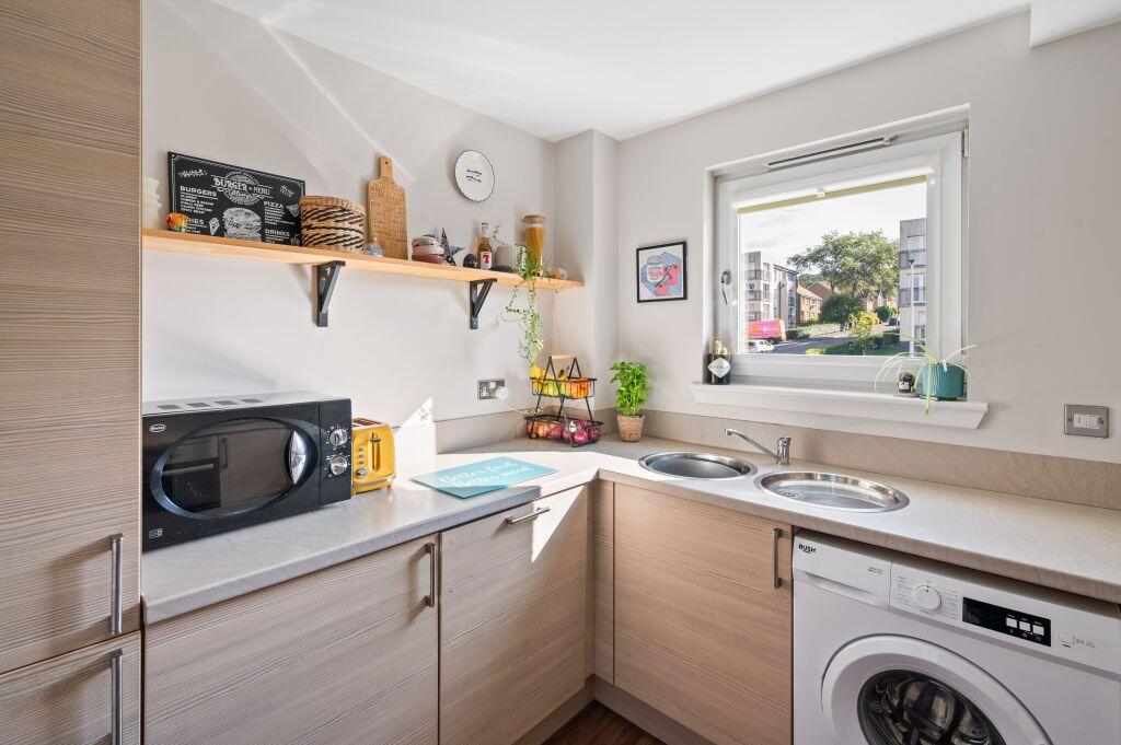 Apartment in Edinburgh, Clerwood, Clermiston - More