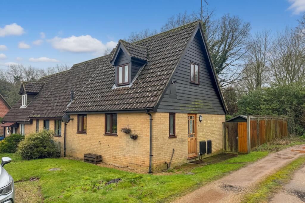 Main image of property: Aylward Close, Hadleigh, IP7