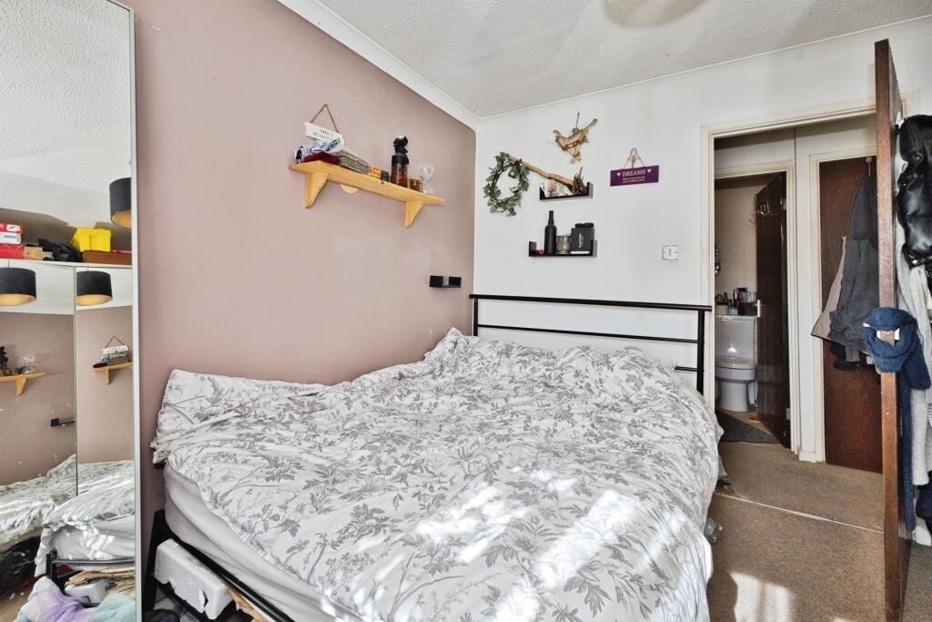 Apartment in Yeovil, Somerset - View 6