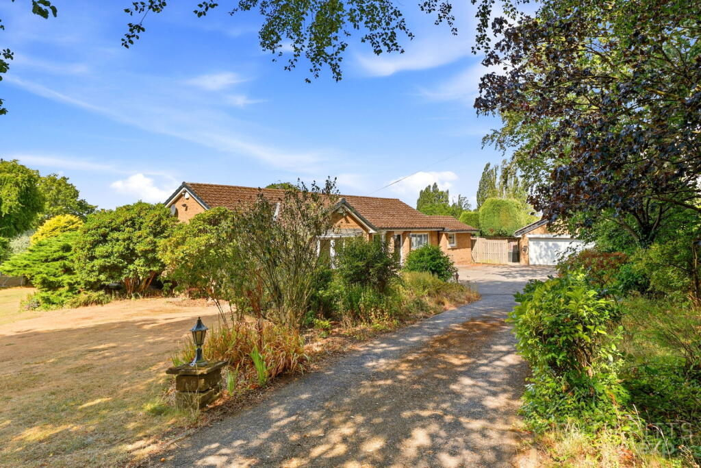 House in Wakefield, Ackworth - View 4