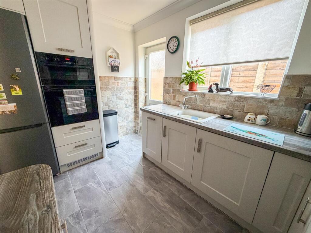House in Clacton-on-Sea, Holland-on-Sea - More