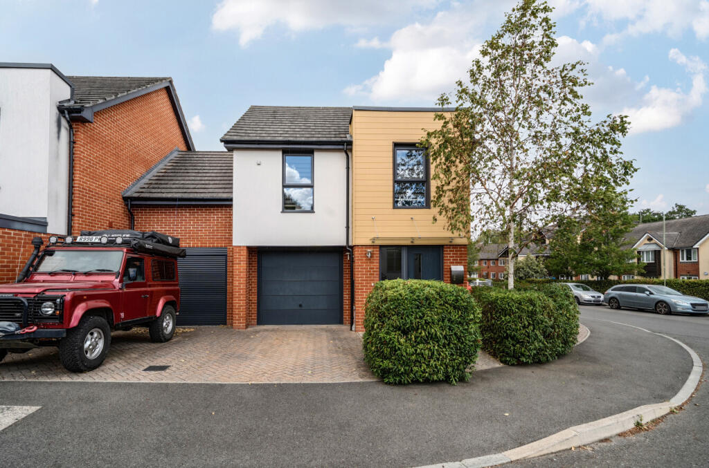 Main image of property: Redfields Meadow, Church Crookham, Fleet, Hart, GU52