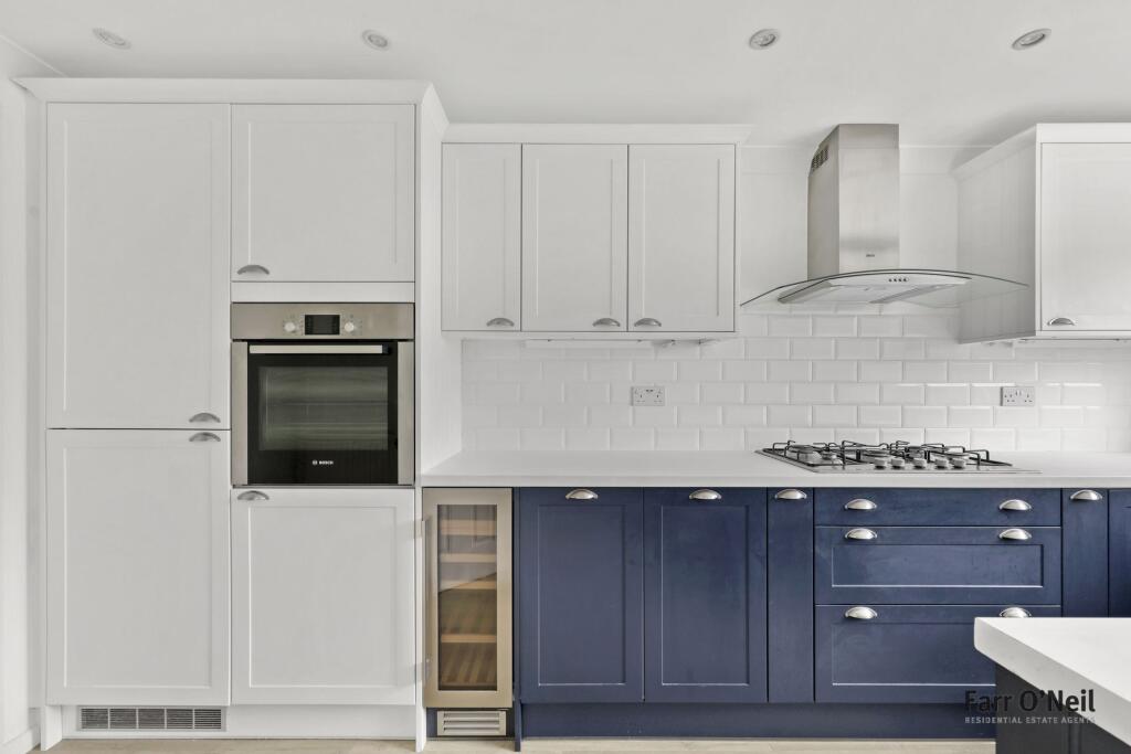 Apartment in Buckhurst Hill - View 2