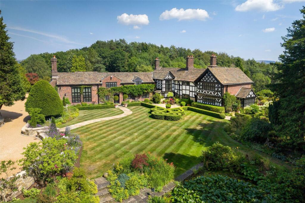 House in Macclesfield, Prestbury - View 4