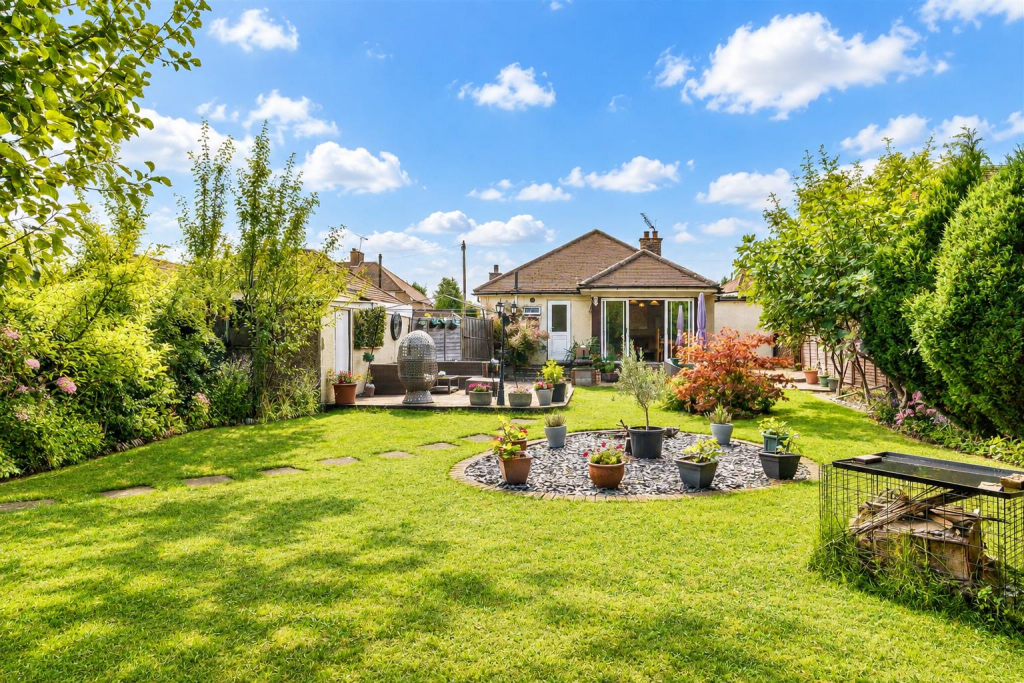 Josephine Avenue, Lower Kingswood, Tadworth. 3 bedroom detached bungalow for sale