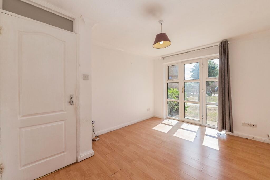 Apartment in Southend-on-Sea - View 5