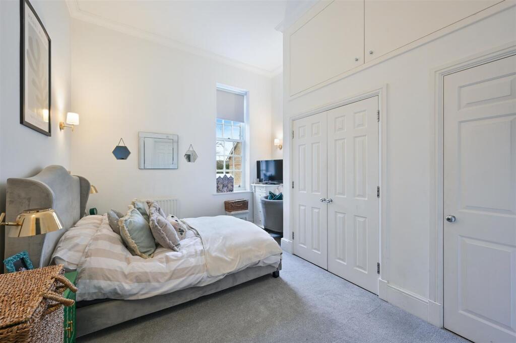 Apartment in Kingston upon Thames - View 5