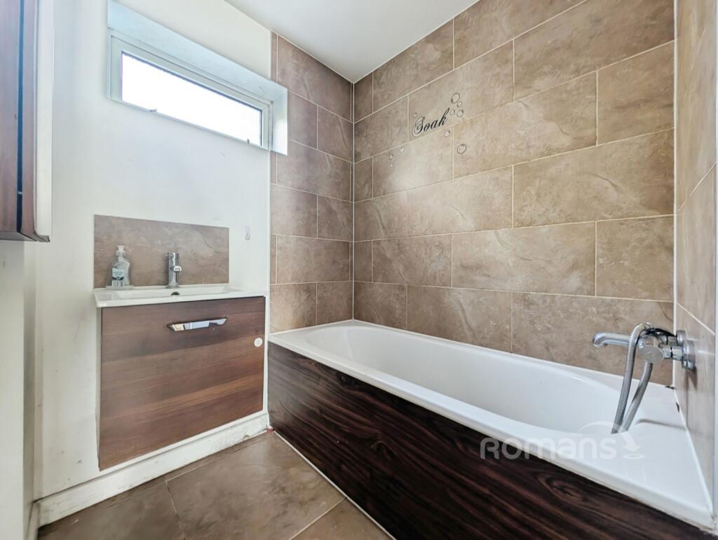 Apartment in Farnham - More