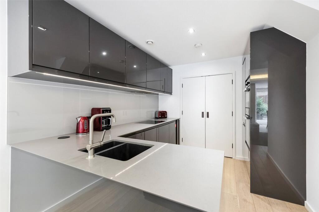 Apartment in London - View 5