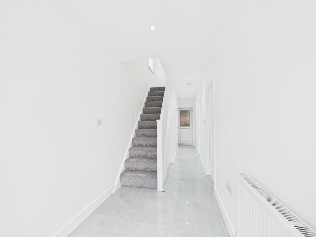 House in Romford - View 2