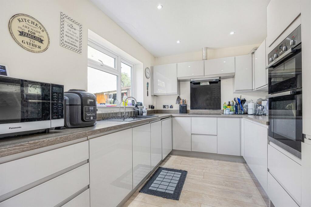 House in Reading, Emmer Green - View 3