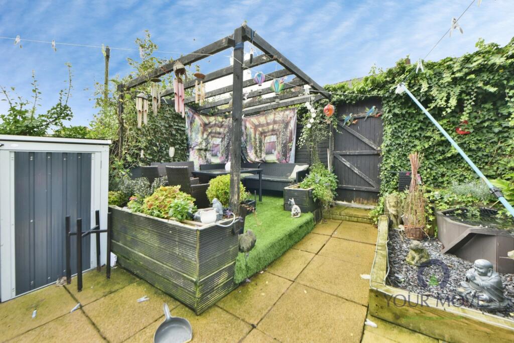 House in Oldham, Greater Manchester - More